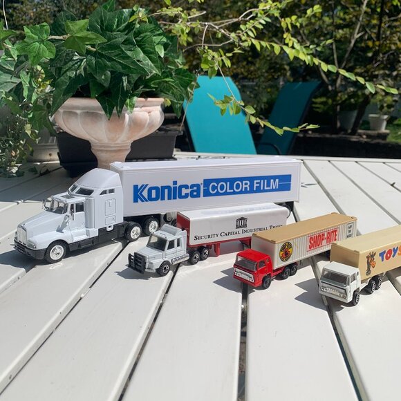 4pc Collectible Semi-Trucks - Picture 1 of 15